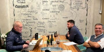 Uno de los críticos de vinos más importantes del mundo recorrió los Caminos del Vino de Córdoba