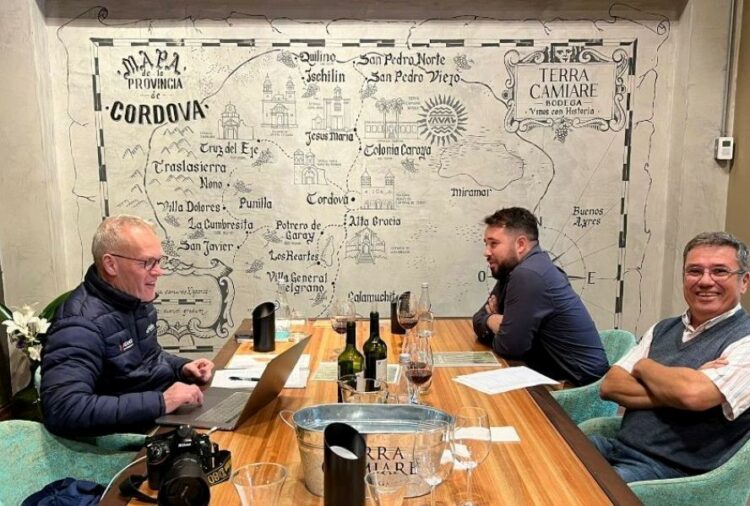 Uno de los críticos de vinos más importantes del mundo recorrió los Caminos del Vino de Córdoba