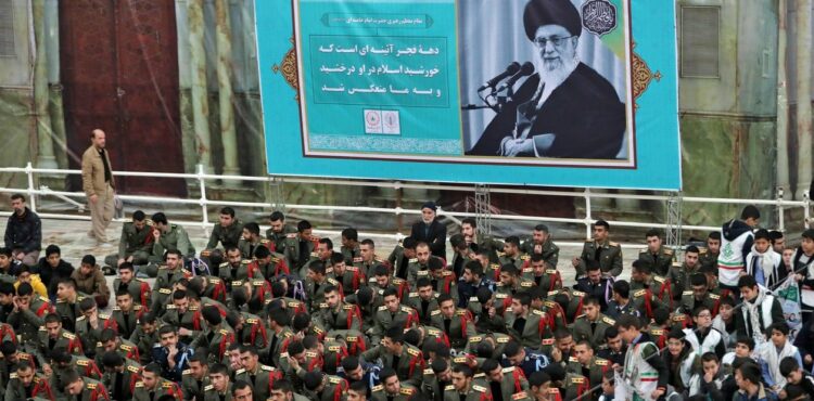 Irán celebra 44 años de la Revolución Islámica, tras más de 400 manifestantes muertos en las protestas contra el gobierno