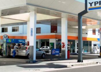 YPF y Axion también se sumaron al aumento de sus combustibles