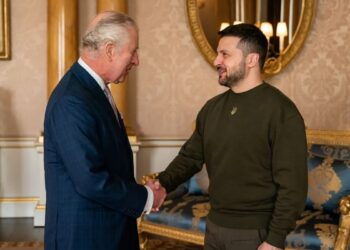 Zelenski visitó al Reino Unido y solicitó aviones de combate