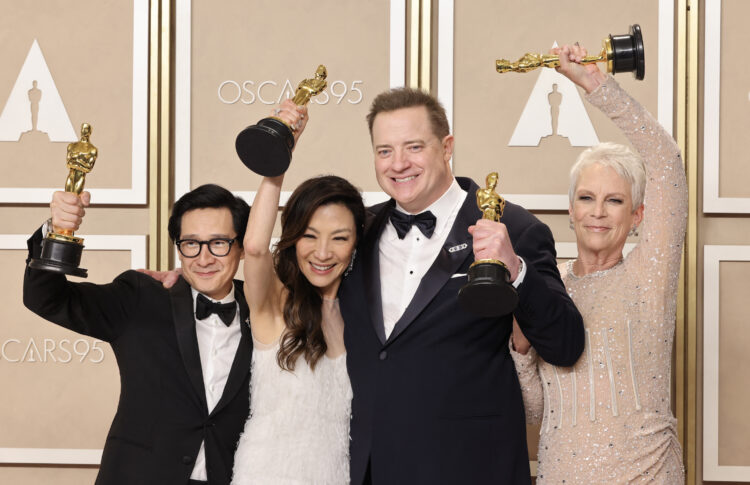 HOLLYWOOD, CALIFORNIA - MARCH 12: Ke Huy Quan, winner of Best Actor in a Supporting Role award for Everything Everywhere All at Once, Michelle Yeoh, winner of the Best Actress in a Leading Role award for Everything Everywhere All at Once, Brendan Fraser, winner of the Best Actor in a Leading Role award for The Whale, and Jamie Lee Curtis, winner of the Best Actress in a Supporting Role award for Everything Everywhere All at Once pose in the press room during the 95th Annual Academy Awards at Ovation Hollywood on March 12, 2023 in Hollywood, California.   Rodin Eckenroth/Getty Images/AFP (Photo by Rodin Eckenroth / GETTY IMAGES NORTH AMERICA / Getty Images via AFP)