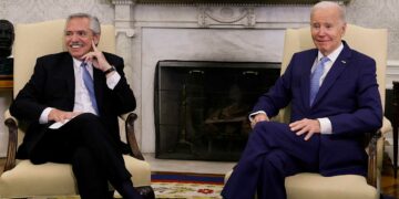 Fernández le pidió a Biden que respalde a la Argentina ante el FMI