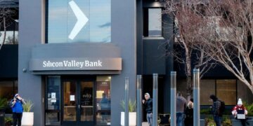 El nuevo CEO del banco que colapsó en EE.UU. instó a los clientes a que regresen para poder recuperarse