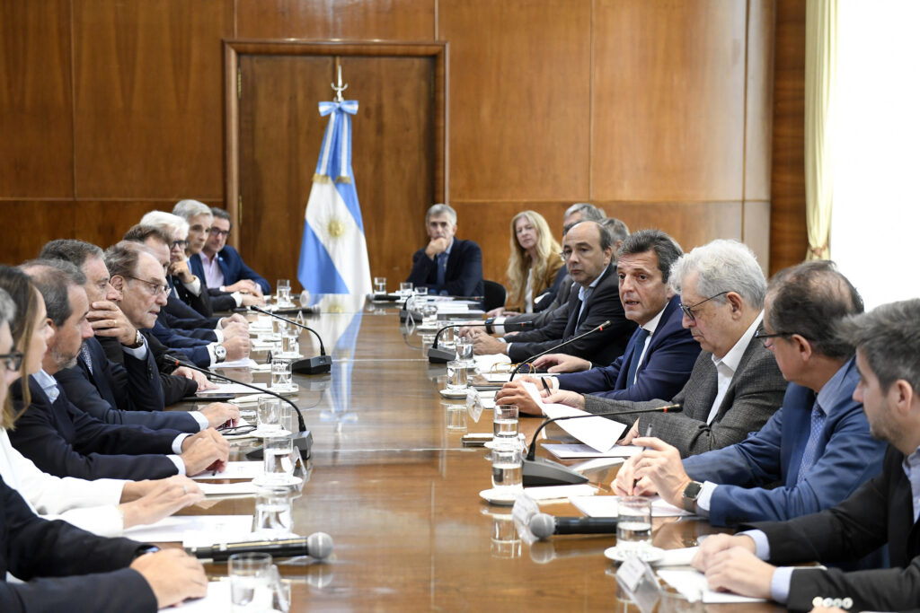 Favorable reacción de bancos y entidades financieras a la propuesta de canje de deuda
