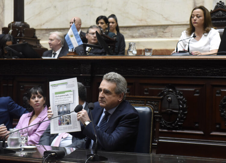 NOTICIAS ARGENTINAS BAIRES 
MARZO 29: El jefe de gabinete, 
Agustin Rossi, expone en la 
sesión informativa en la Cámara 
dd Diputados.
Foto NA