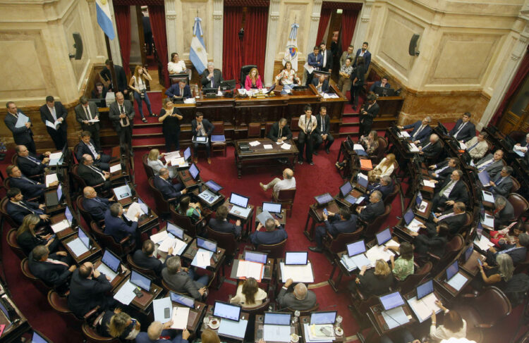 La oposición se retiró del Senado y se cayó la primera sesión del año