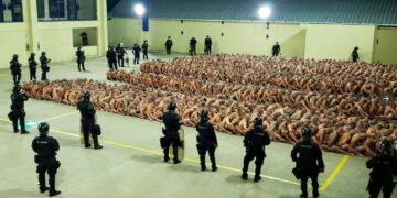 Comparan la cárcel de Bukele con un campo de concentración