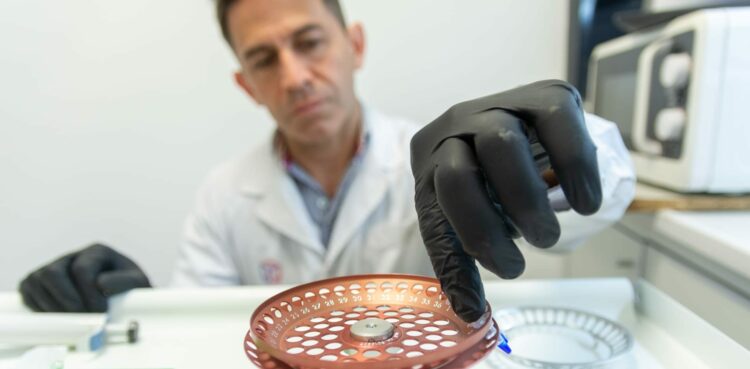 La UNC desarrolló y patentó una molécula sintética empleada en la detección de VIH y hepatitis A, C y E
