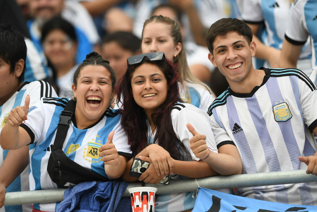 Arranca la fiesta de los campeones del mundo en el estadio Monumental