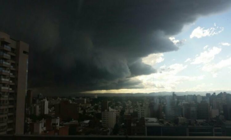 Alerta por temperaturas elevadas y tormentas en Córdoba