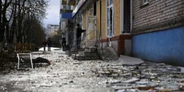 Rusia afirma que ya rodea a Bajmut, mientras Ucrania recibe un nuevo respaldo de Alemania y EE.UU.