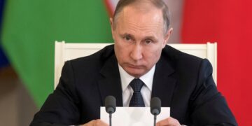 Corte Penal Internacional emite orden de detención contra Putin por deportación de niños