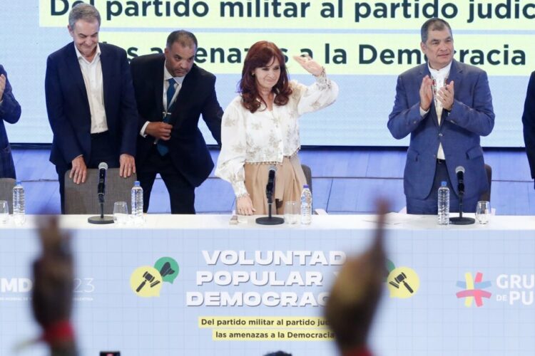CFK: "No me importa si me meten presa, hay que reconstruir un estado democrático"