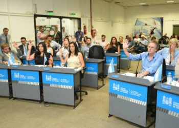 Avanza con el aval de Llaryora un proyecto para exigir la rinoscopía a los candidatos provinciales