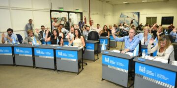 Avanza con el aval de Llaryora un proyecto para exigir la rinoscopía a los candidatos provinciales