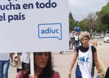 Adiuc reclamó ante la Asamblea Universitaria