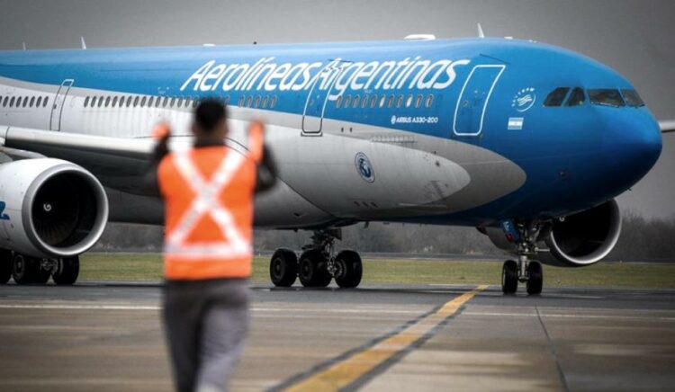 El oficialismo no cede y mantiene a Aerolíneas Argentinas entre las empresas a privatizar