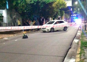 Una mujer fue apuñalada por su pareja en barrio Pueyrredon y está grave