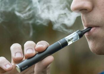 Prohíben la importación, comercialización y publicidad de vapeadores en Argentina