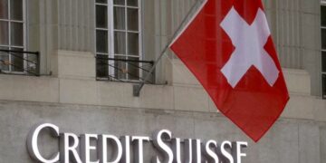 La crisis del Credit Suisse provoca un nuevo brote de pánico en el sistema financiero global