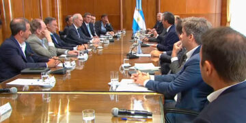 Operadores del mercado salieron al cruce del megacanje que prepara Massa