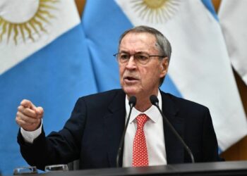 Schiaretti: «Sí a la democracia y sí a la vida, no al terrorismo de Estado»