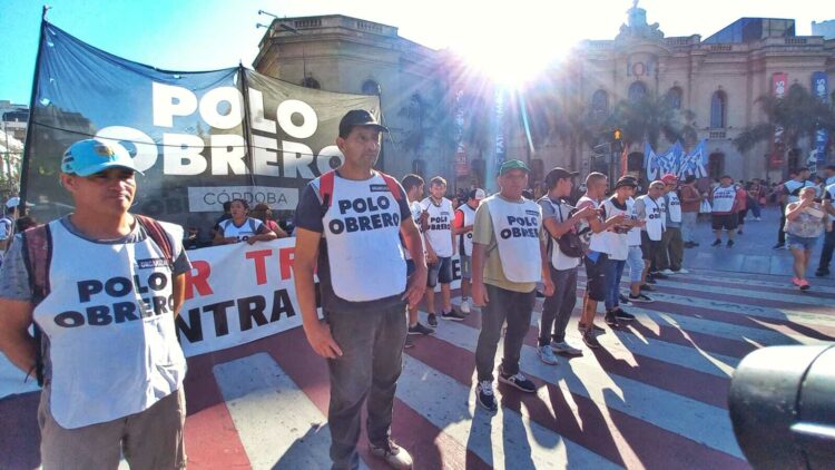 La Unidad Piquetera de Córdoba se sumó al reclamo nacional y marcha hacia la sede de Desarrollo Social