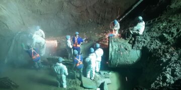 Esta madrugada, Aguas Cordobesas extrajo el tramo afectado y comenzó la instalación del nuevo