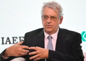 El Gobierno defendió el canje de bonos de deuda en dólares