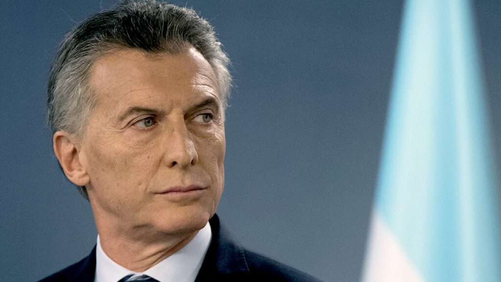 Macri sugirió la lectura de un artículo que promueve la devaluación y el ajuste fiscal