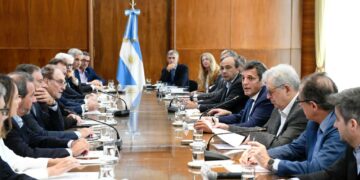 Quiénes son los ejecutivos de bancos y fondos de inversión que participaron de la reunión en Economía