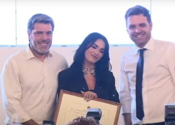 Lali, tras ser distinguida en la Legislatura porteña: “Agárrense los pantalones”