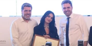 Lali, tras ser distinguida en la Legislatura porteña: “Agárrense los pantalones”
