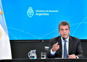 Massa defendió el canje de deuda frente a las críticas