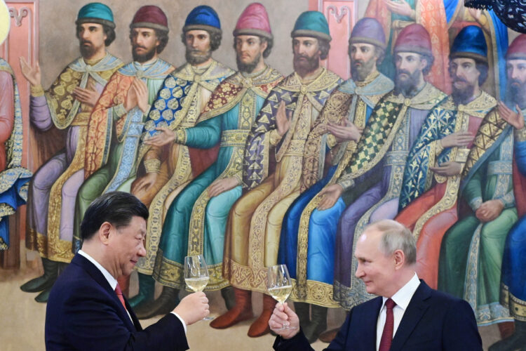 Los presidentes de Rusia y China, Vladimir Putin y Xi Jinping, proclamaron el inicio de una "nueva era".