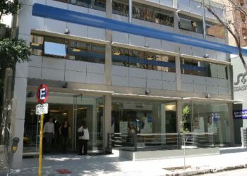 Tres personas hospitalizadas tras la caída de un ascensor desde el séptimo piso