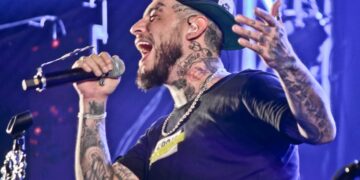 En pleno show, tiraron a Ulises Bueno del escenario y le robaron cadenas y auriculares