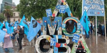 Masiva adhesión en la primera jornada del paro de docentes, que continúa hoy