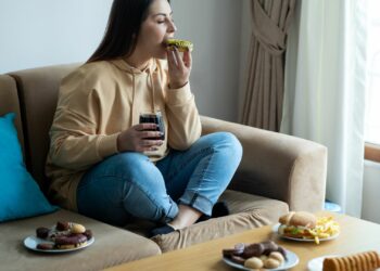 Comer por depresión o estrés podría facilitar el desarrollo de adicción a los alimentos