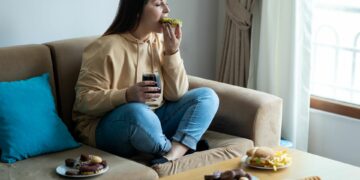 Comer por depresión o estrés podría facilitar el desarrollo de adicción a los alimentos