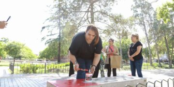 Comenzó la iniciativa «Banco Rojo», que busca concientización sobre la violencia de género