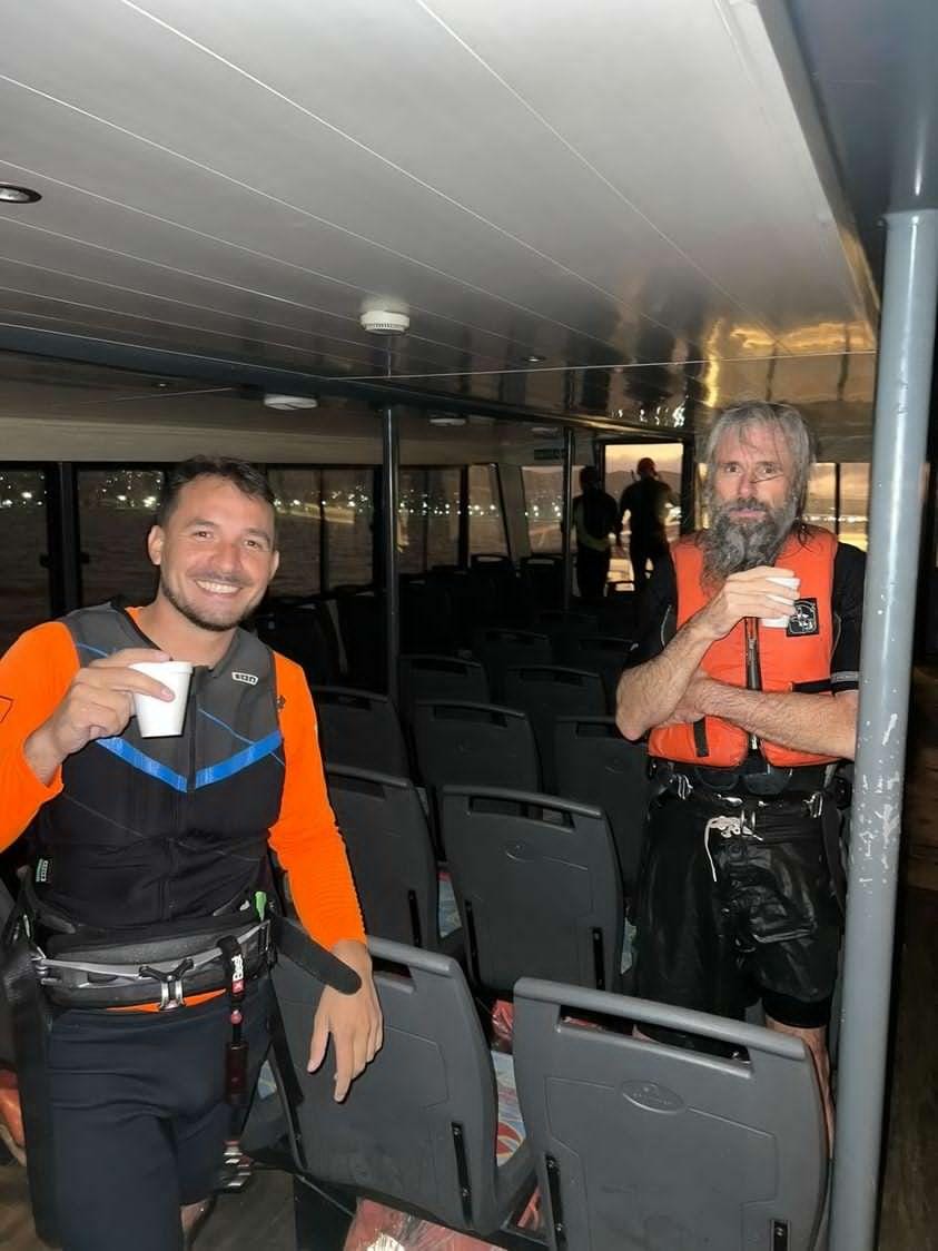 Rescataron a cuatro deportistas varados y sorprendidos por la tormenta en el lago San Roque