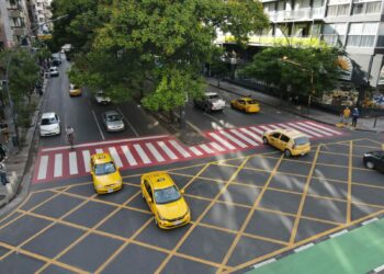 Nueva demarcación vial en la esquina de Chacabuco y bulevar Illia, qué significa