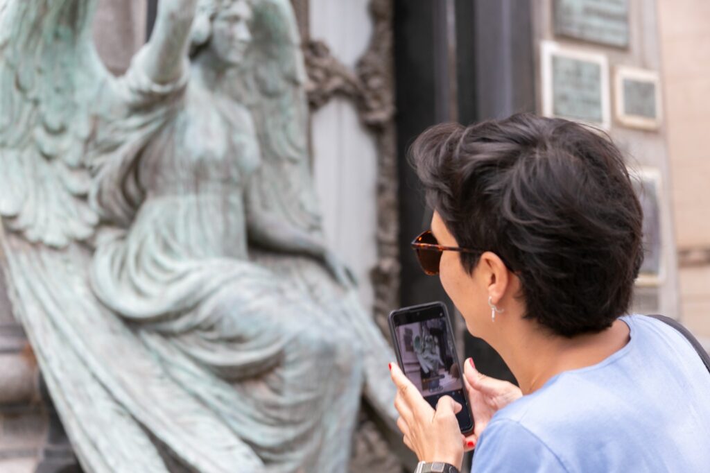 El Cementerio San Jerónimo realizará hoy una visita guiada en honor al mes de las mujeres