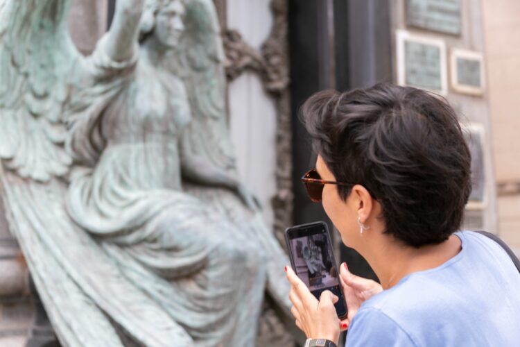 El Cementerio San Jerónimo realizará hoy una visita guiada en honor al mes de las mujeres