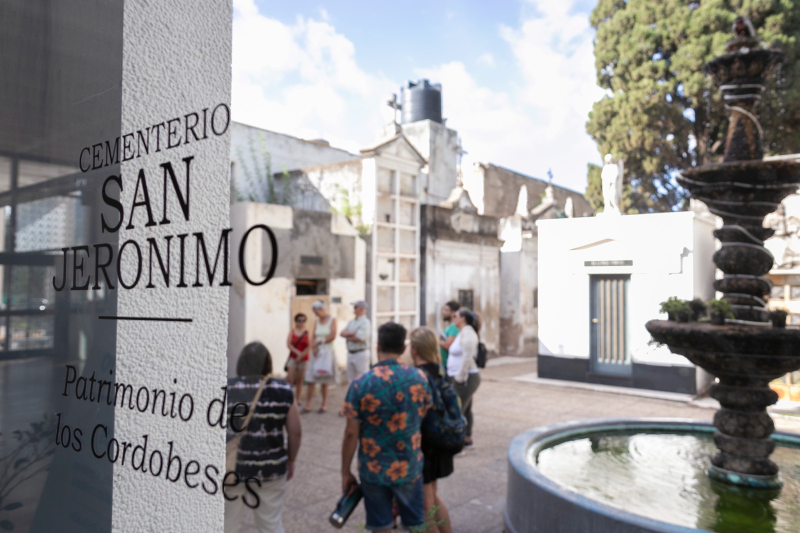 El Cementerio San Jerónimo realizará hoy una visita guiada en honor al mes de las mujeres