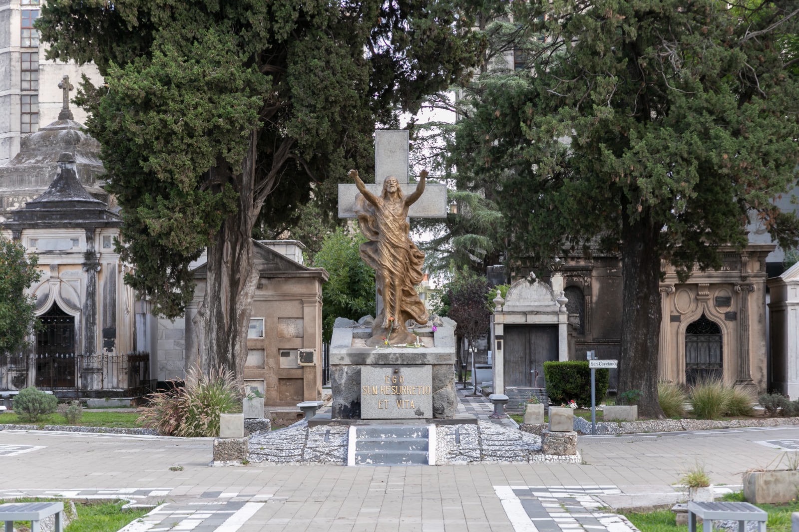 El Cementerio San Jerónimo realizará hoy una visita guiada en honor al mes de las mujeres