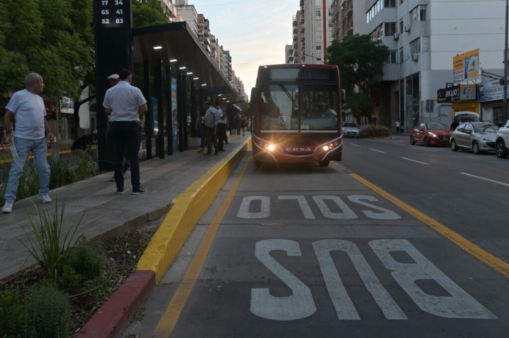 Se habilitó el “Solo bus” en la avenida Chacabuco Se habilitó el “Solo bus” en la avenida Chacabuco