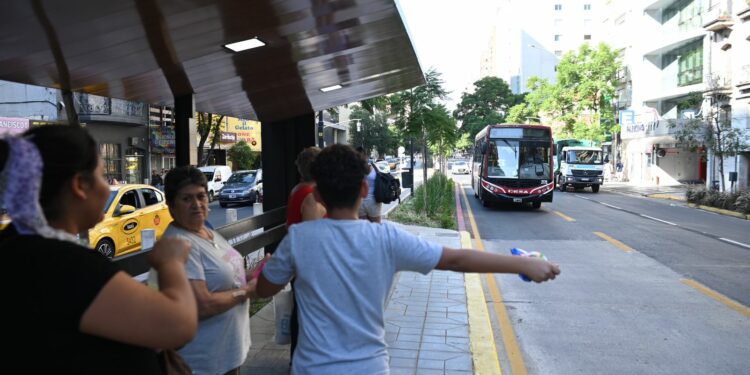 Quedó habilitado el Sólo Bus en la avenida Chacabuco y así funciona